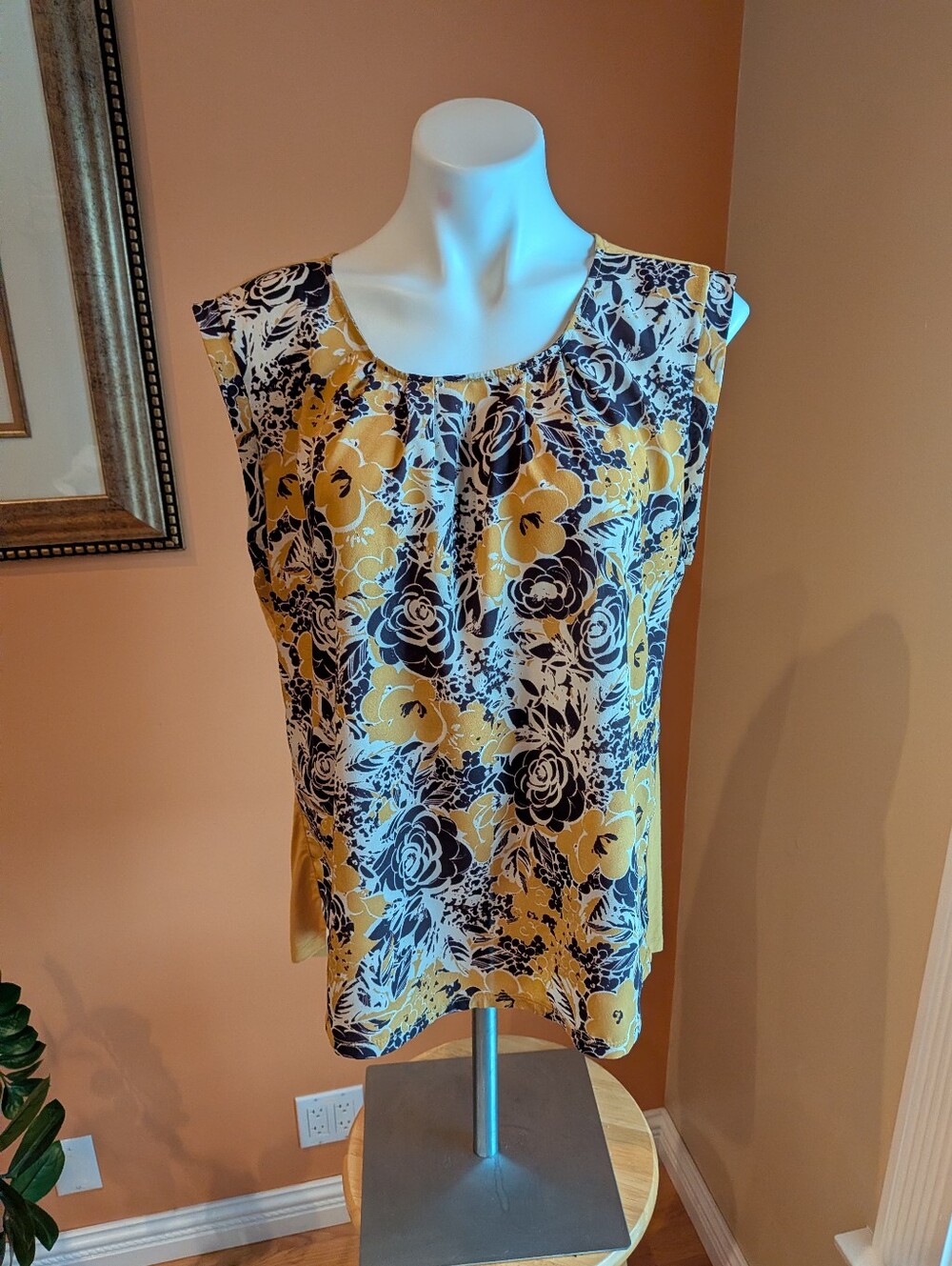 The Limited Sleeveless Floral Print Women’s Top - Mustard & Black XL